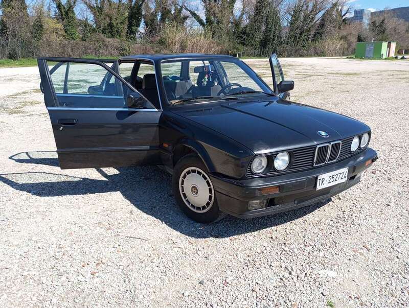Usato 1989 BMW 316 1.6 Benzin 99 CV (5.500 €)