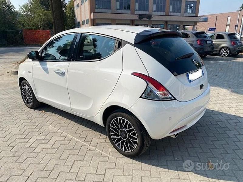 Usata Lancia Ypsilon S 69 CV (50 kW) 2024 Bianco Utilitaria