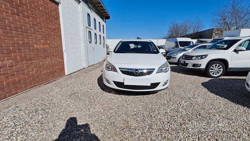 Occasion Opel Astra Cosmo 110 ch (80 kW) 2011 Blanc Berline