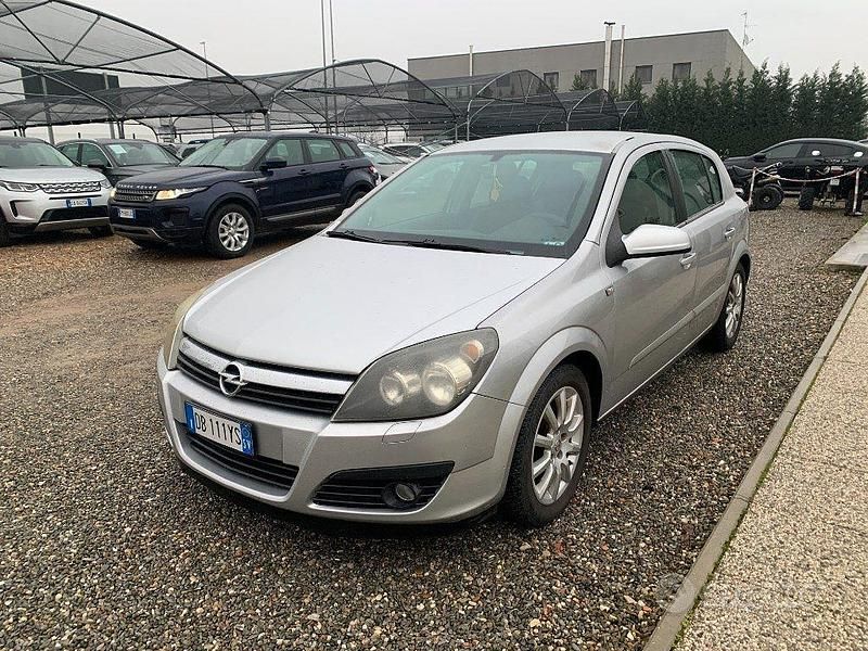 Usata Opel Astra Club 105 CV (77 kW) 2006 Grigio Berlina