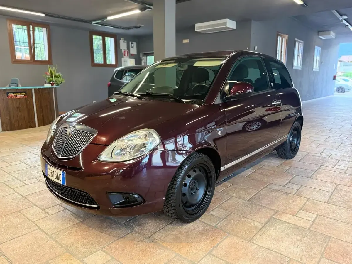 Usata Lancia Ypsilon Platinum 69 CV (50 kW) 2011 Grigio Utilitaria