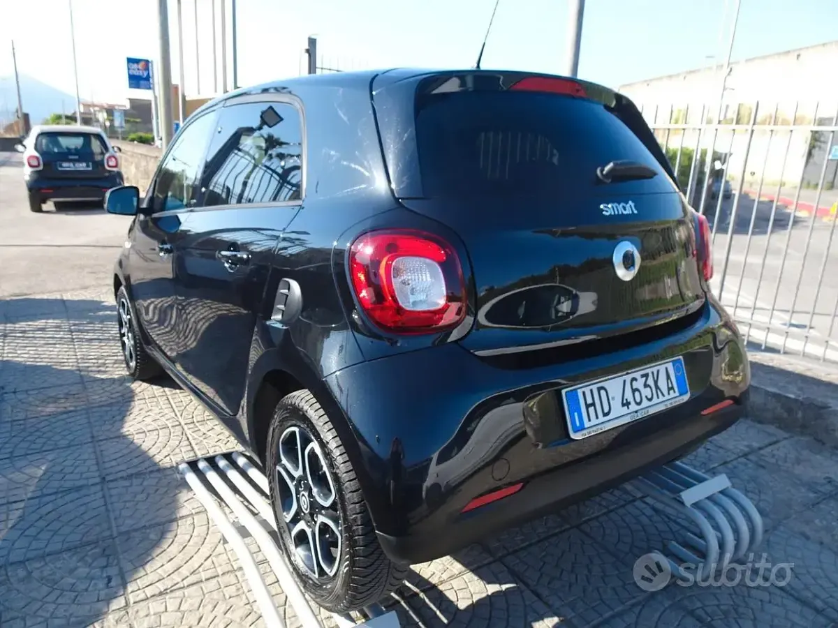 Usata Smart ForFour Prime 90 CV (66 kW) 2017 Nero Utilitaria