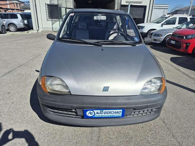 Usata Fiat Seicento Young 39 CV (28 kW) 2000 Argento Utilitaria