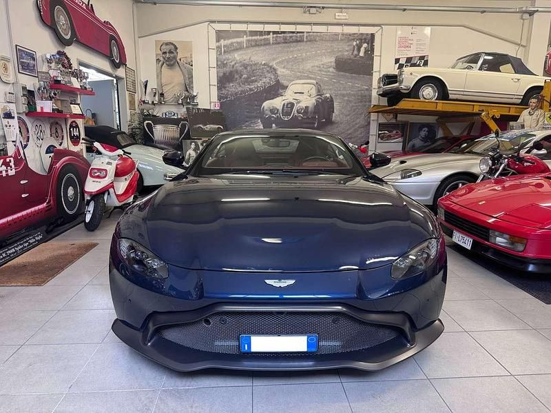 Blu/azzurro Usata 2020 Aston Martin V8 Vantage Coupé | 128.000 € (Molto cara) - Immagine 1/4