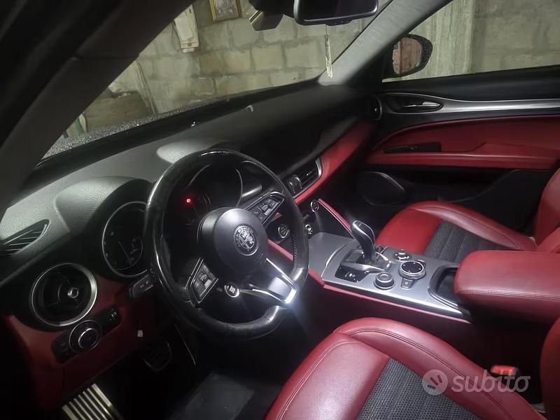 Usata Alfa Romeo Stelvio Sprint 190 CV (139 kW) 2020 Grigio SUV
