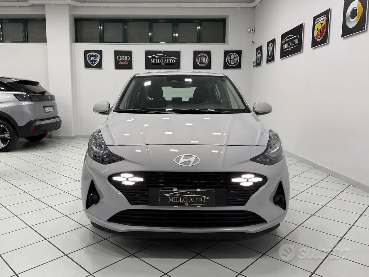 Usata Hyundai i10 67 CV (49 kW) 2024 Grigio Utilitaria