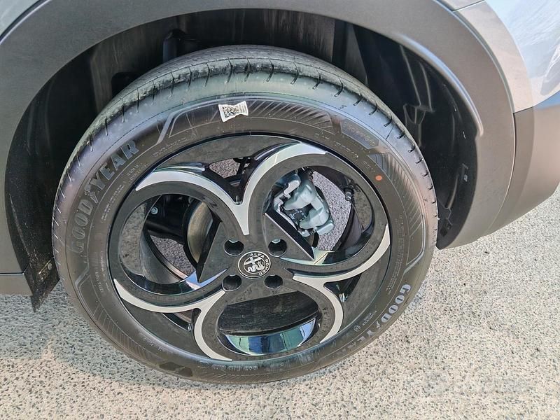 Nuova Alfa Romeo GT Junior Edizione Speciale 136 CV (100 kW) 2025 Grigio SUV