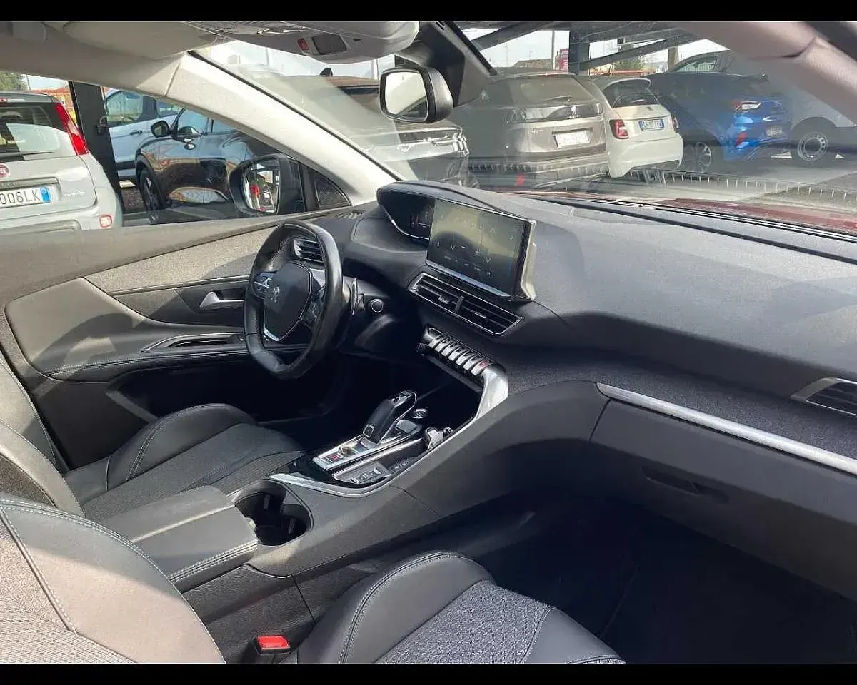 Usata Peugeot 5008 Allure 180 CV (132 kW) 2022 Marrone SUV