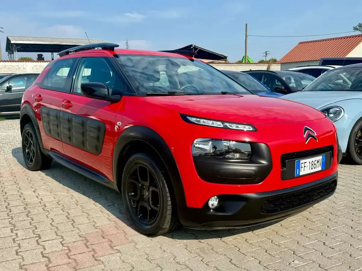 Usata Citroën C4 Shine 82 CV (60 kW) 2016 Rosso SUV
