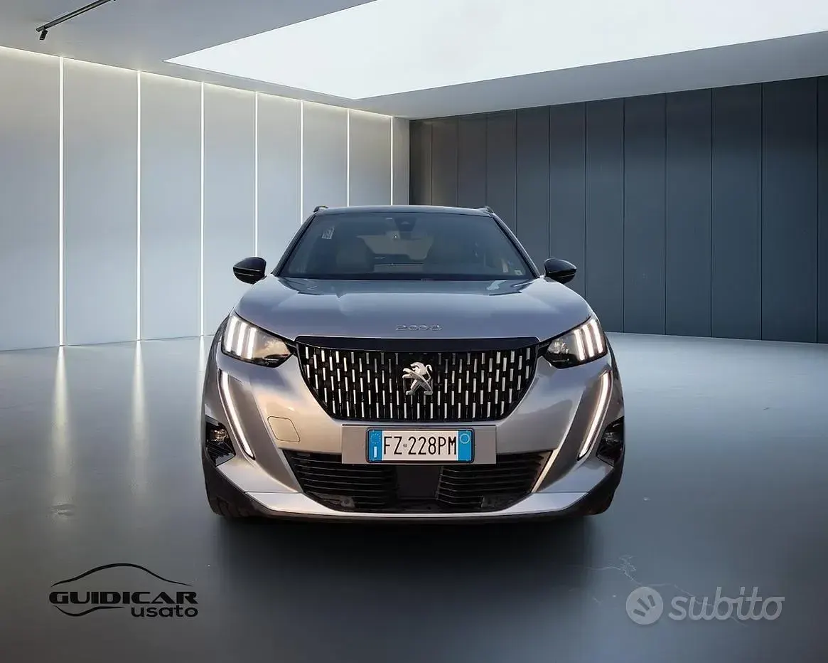 Usata Peugeot 2008 GT 131 CV (96 kW) 2020 Grigio metallizzato SUV