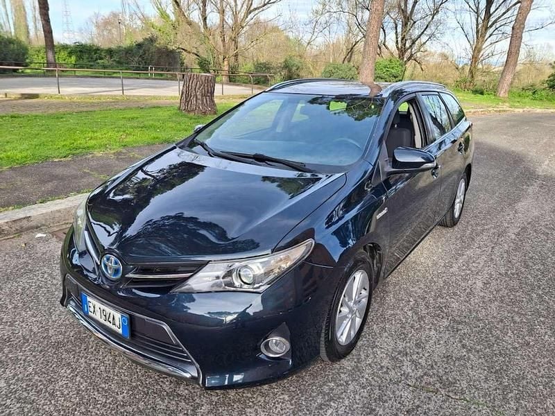 Usata Toyota Auris Hybrid 99 CV (72 kW) 2014 Nero Station wagon