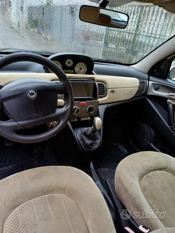 Usata Lancia Ypsilon 2004 Bianco Utilitaria
