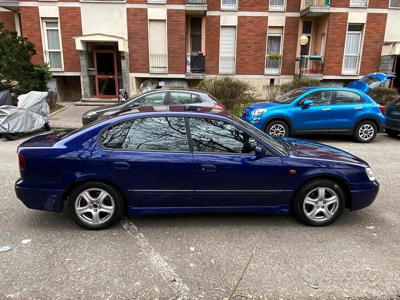 Usata Subaru Legacy 156 CV (114 kW) 1999 Blu Berlina