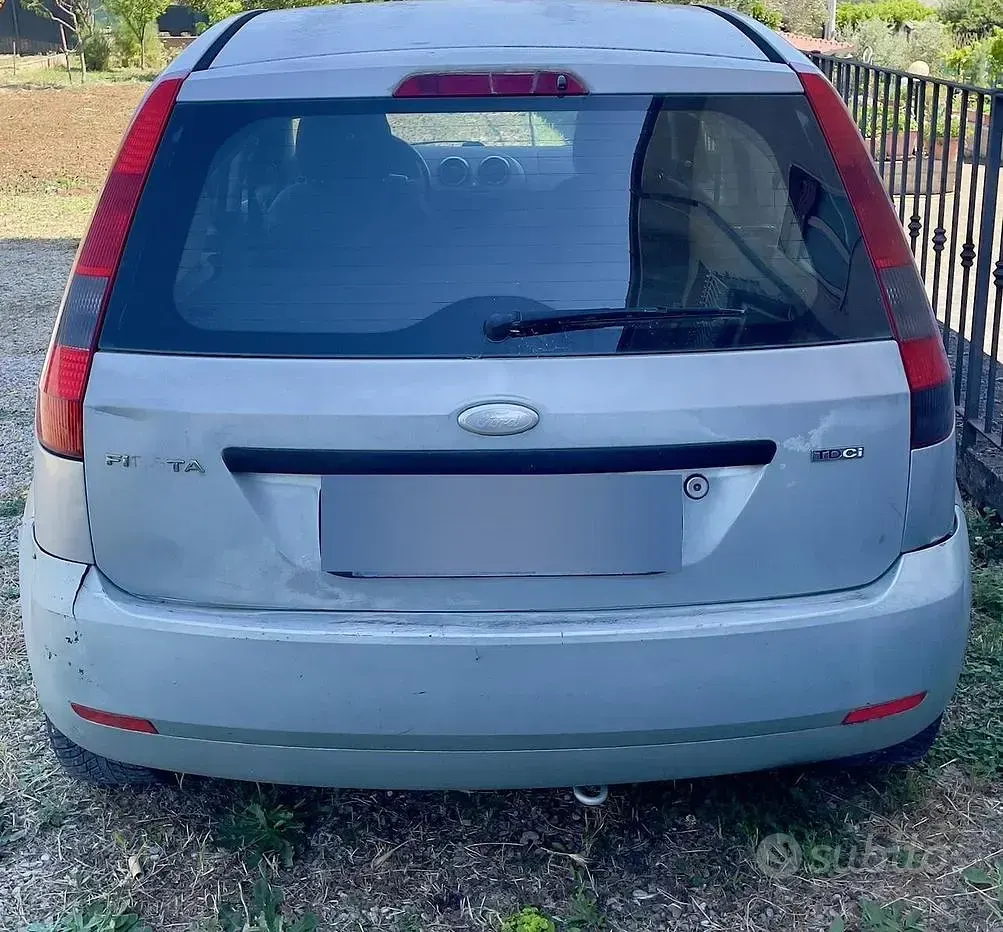 Usata Ford Fiesta 68 CV (50 kW) 2004 Grigio Utilitaria
