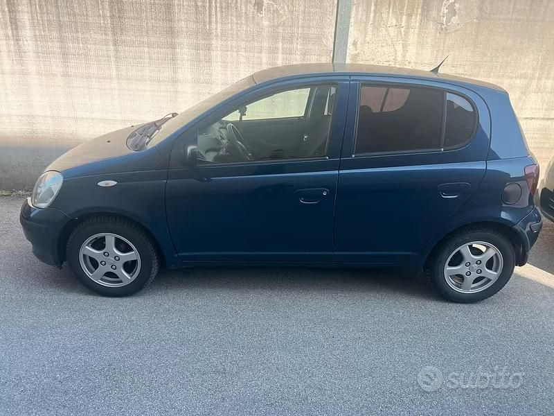 Usata Toyota Yaris 75 CV (55 kW) 2003 Blu Utilitaria