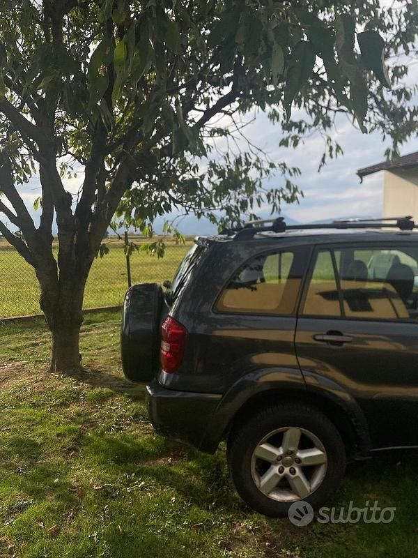 Usata Toyota RAV4 116 CV (85 kW) 2005 Nero SUV