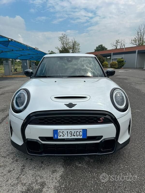 Bianco Usata 2024 Mini Cooper S Business Due volumi | 32.000 € (Buon prezzo) - Immagine 1/4
