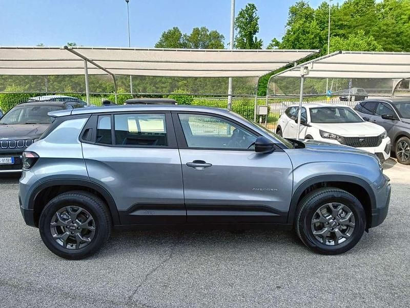 Nuova Jeep Avenger Longitude 101 CV (74 kW) 2025 Grigio graffite SUV
