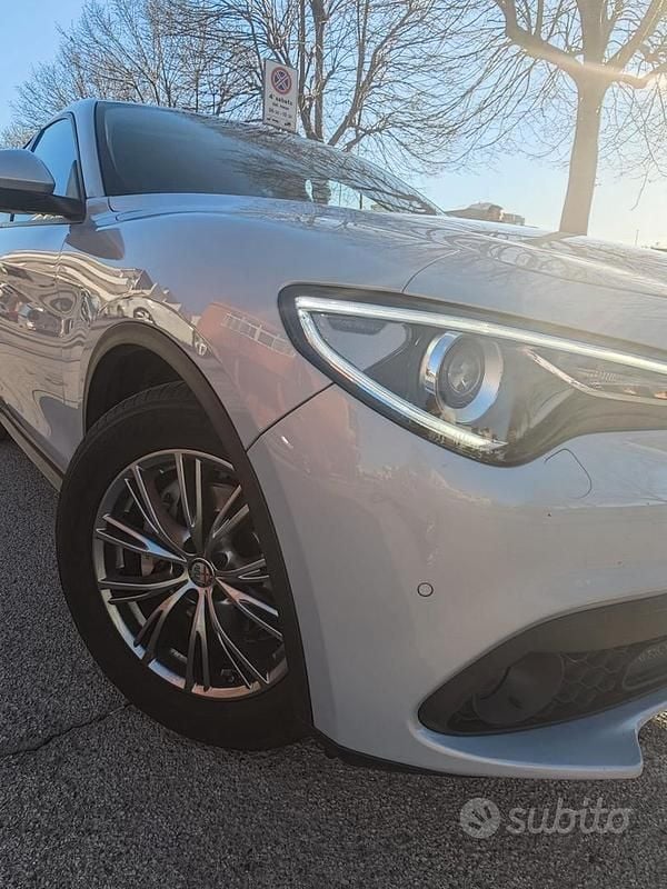 Usata Alfa Romeo Stelvio 160 CV (117 kW) 2021 Grigio SUV