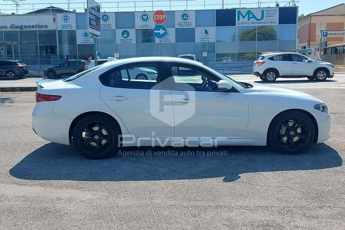 Usata Alfa Romeo Giulia Business Launch Edition 150 CV (110 kW) 2018 Bianco Berlina