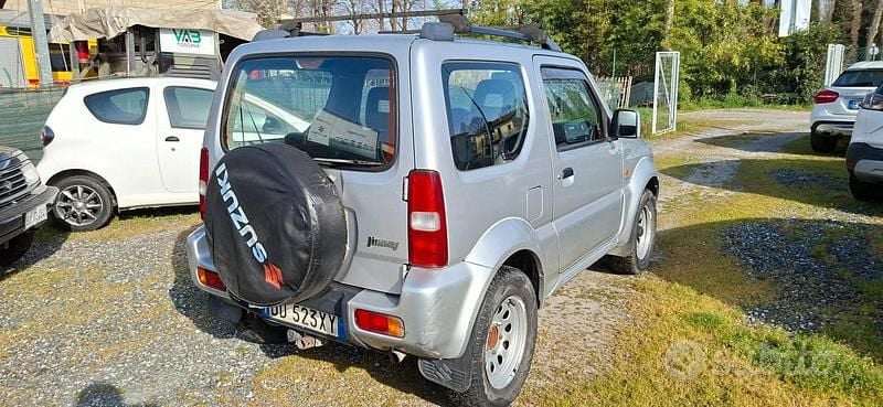 Usata Suzuki Jimny 86 CV (63 kW) 2006 Grigio SUV