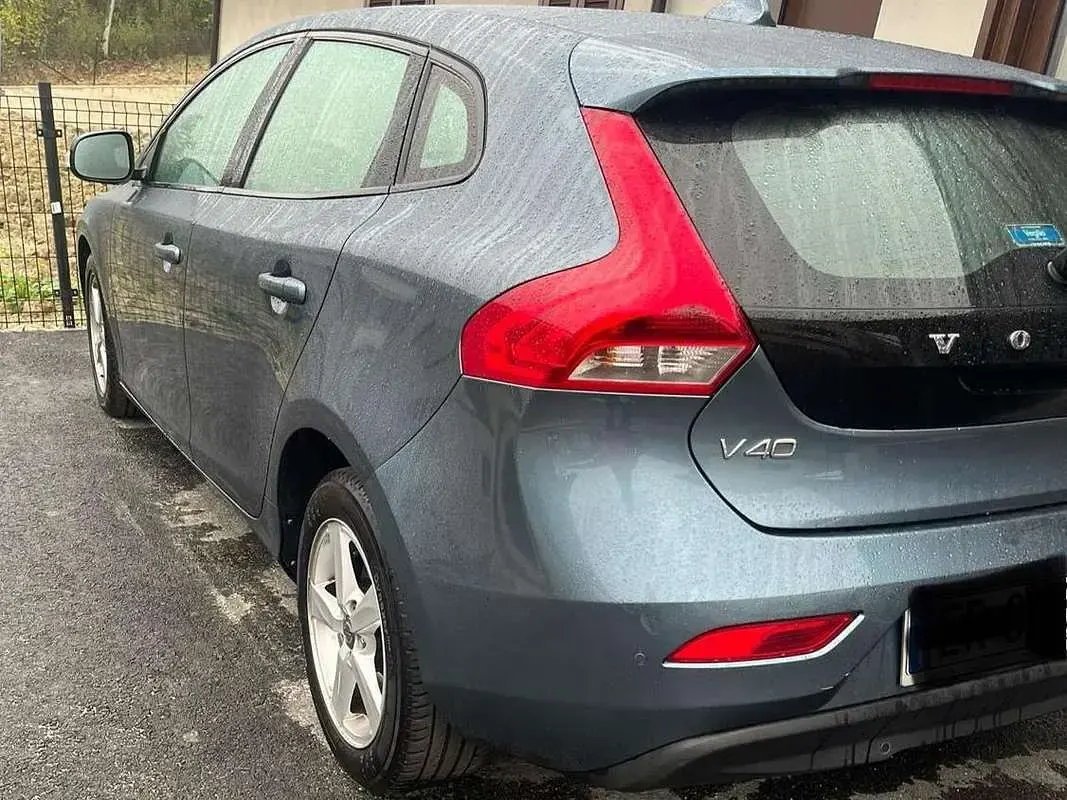 Usata Volvo V40 Kinetic 114 CV (83 kW) 2013 Blu/azzurro Berlina