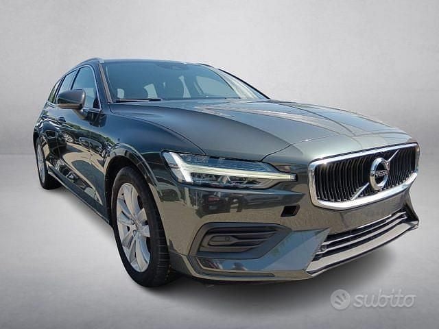 Usata Volvo V60 Momentum 150 CV (110 kW) 2019 Grigio Station wagon