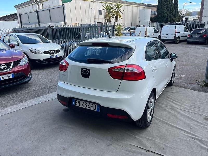 Usata Kia Rio LX 86 CV (63 kW) 2013 Bianco Berlina
