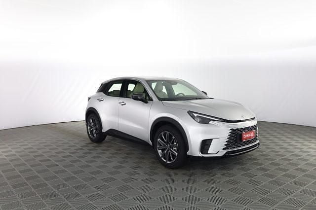 Usata Lexus LBX 91 CV (66 kW) 2025 Argento SUV