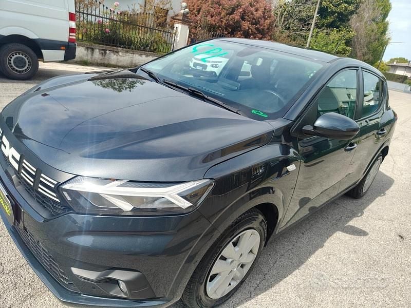Usata Dacia Sandero 91 CV (66 kW) 2023 Grigio Berlina