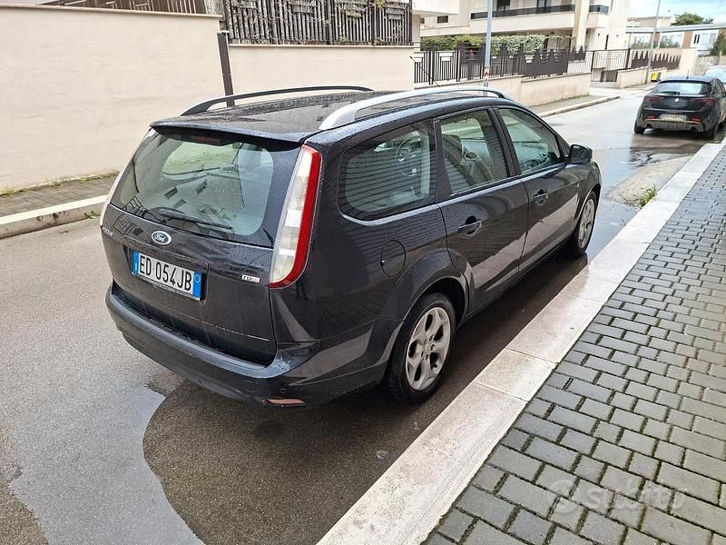 Usata Ford Focus 90 CV (66 kW) 2010 Nero Station wagon