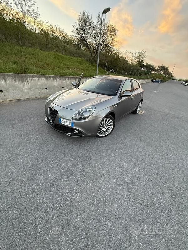 Usata Alfa Romeo Giulietta 120 CV (88 kW) 2018 Grigio Utilitaria