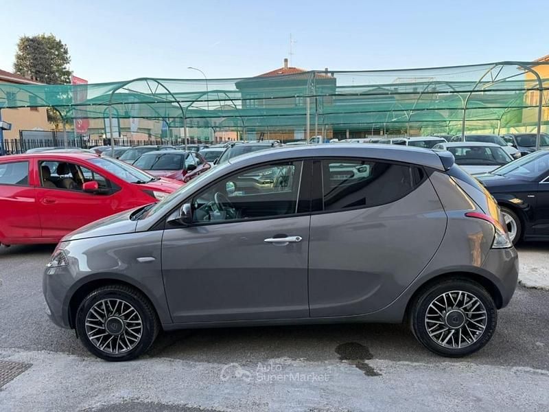 Usata Lancia Ypsilon Silver 70 CV (51 kW) 2023 Nero Utilitaria