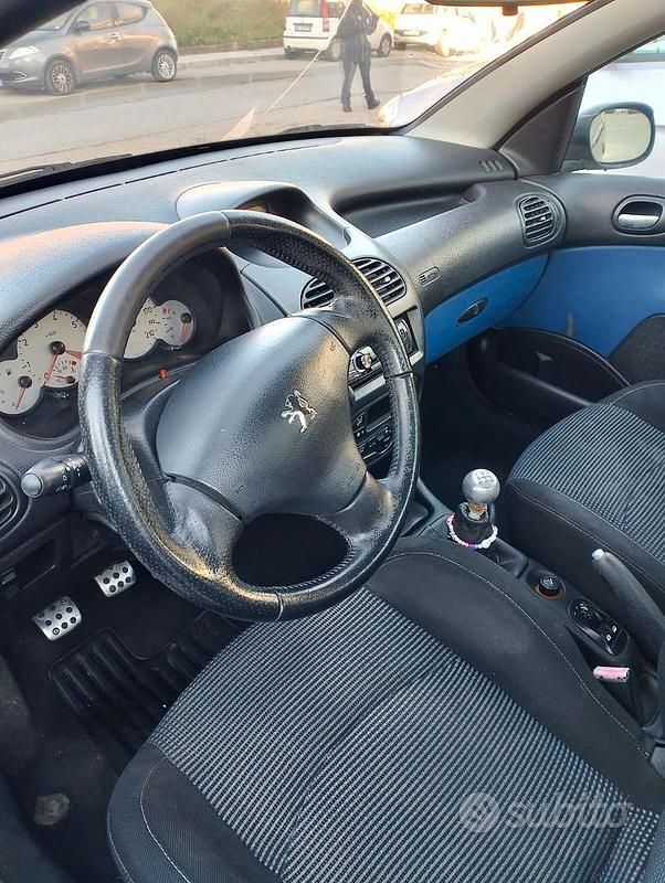 Usata Peugeot 206 CC 2003 Nero Cabrio