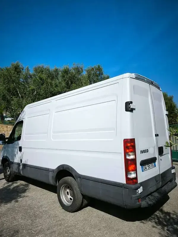 Usata Iveco Daily 145 CV (106 kW) 2009 Bianco Furgone
