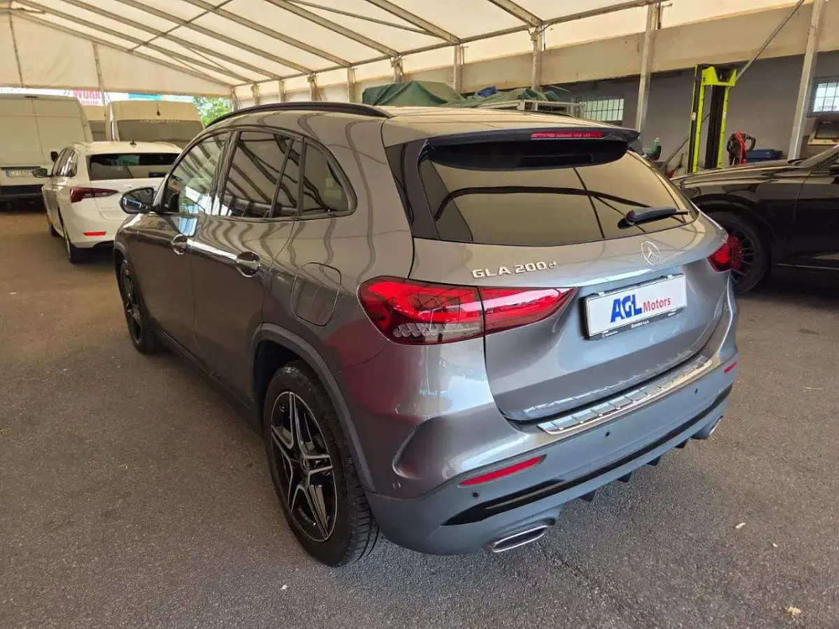 Usata Mercedes GLA200 AMG Line Premium 150 CV (110 kW) 2021 Grigio scuro SUV