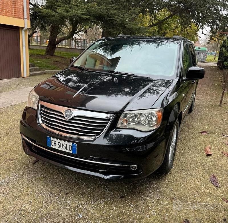 Nero Usata 2012 Lancia Voyager Monovolume | 10.000 € (Molto cara) - Immagine 1/4