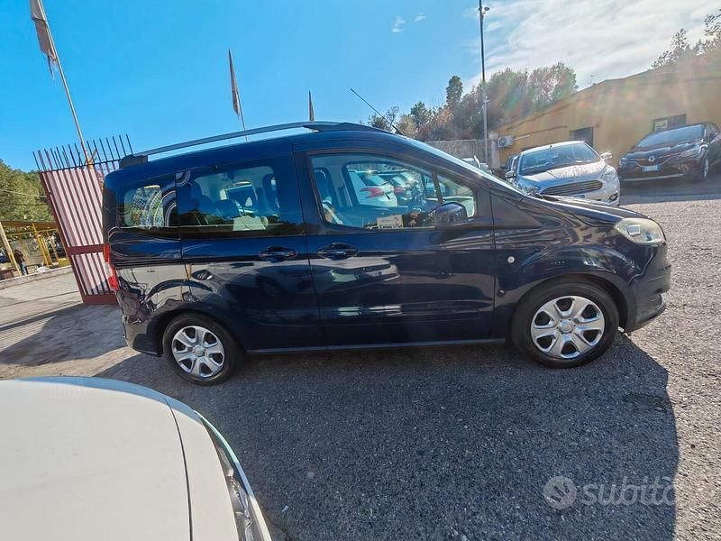 Usata Ford Tourneo Courier 75 CV (55 kW) 2015 Blu Monovolume