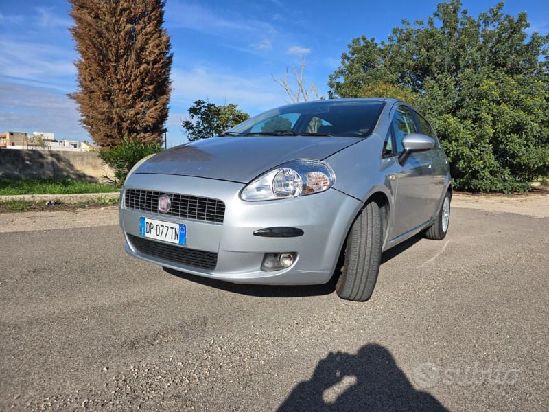 Argento Usata 2008 Fiat Grande Punto Due volumi | 3000 € (Buon prezzo) - Immagine 1/4
