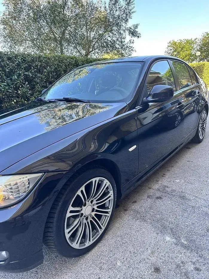 Usata BMW 318 143 CV (105 kW) 2013 Nero Berlina