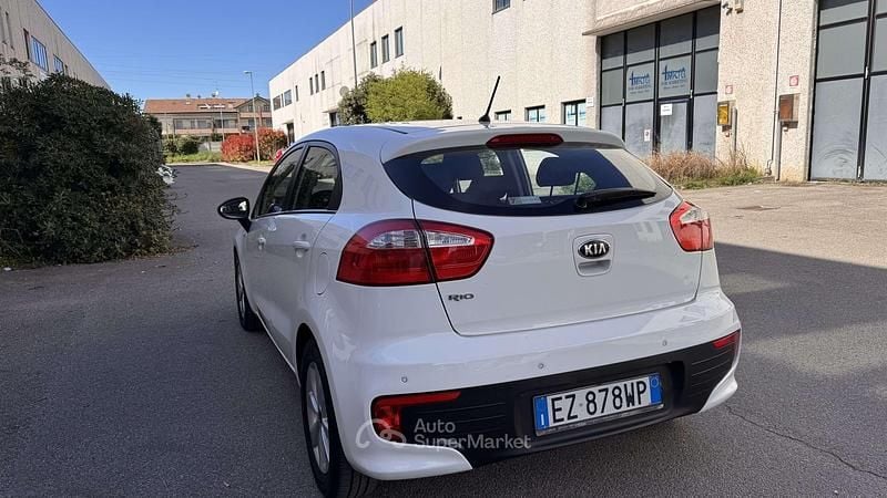 Usata Kia Rio 86 CV (63 kW) 2015 Bianco Berlina