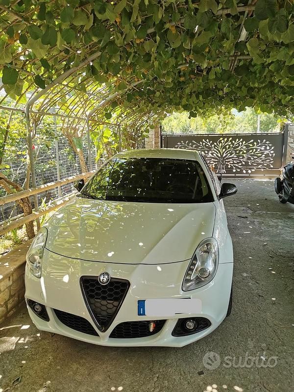 Usata Alfa Romeo Giulietta 105 CV (77 kW) 2013 Bianco Utilitaria
