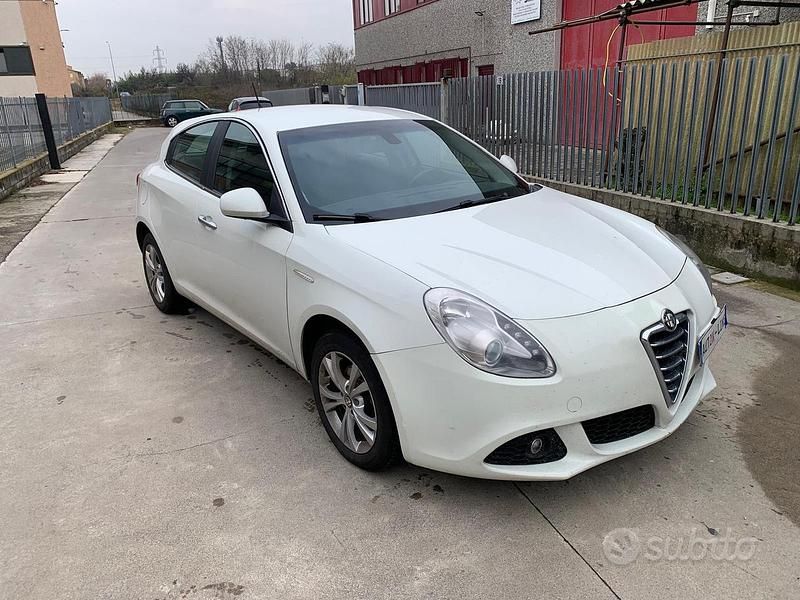 Usata Alfa Romeo Giulietta Progression 105 CV (77 kW) 2011 Bianco Utilitaria