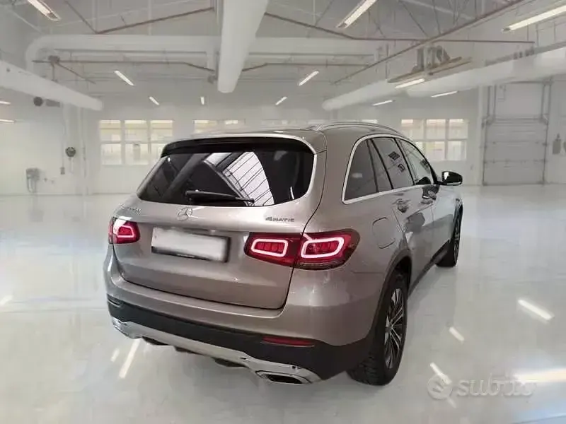 Usata Mercedes GLC220 194 CV (142 kW) 2021 Grigio SUV