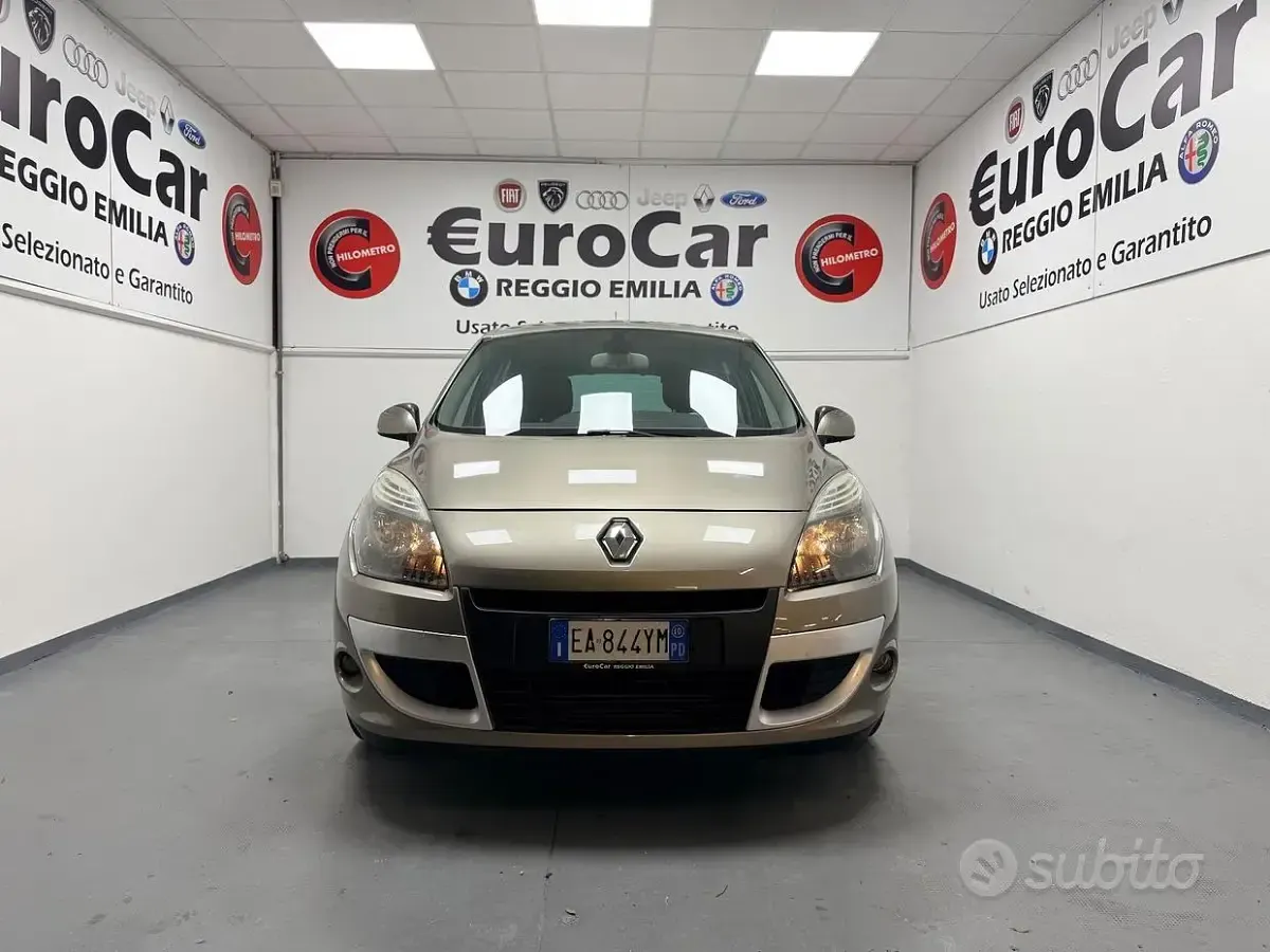 Usata Renault Scénic Luxe 110 CV (80 kW) 2010 Giallo Monovolume