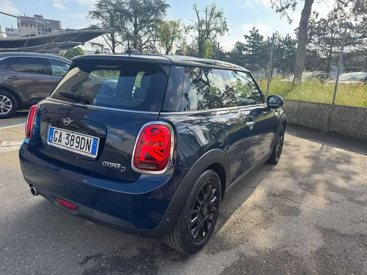 Käytetty Mini Cooper D 116 HP (85 kW) 2020 Sininen Viistoperä