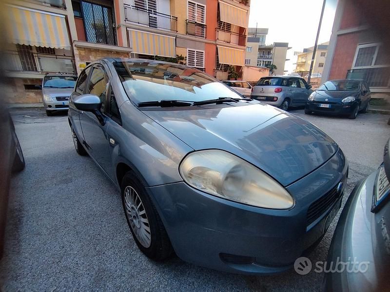 Usata Fiat Grande Punto 75 CV (55 kW) 2008 Grigio Utilitaria