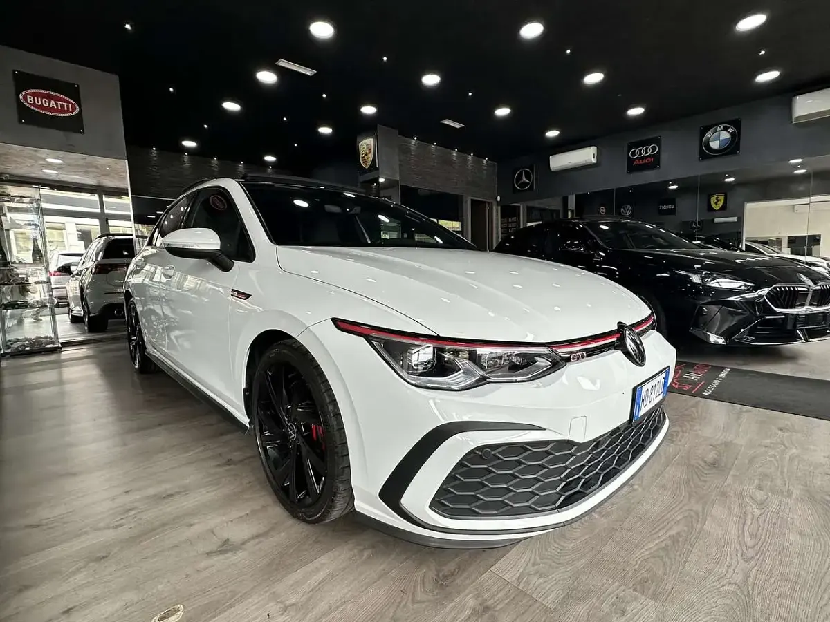 Usata VW Golf VIII GTI 245 CV (180 kW) 2023 Pure white Berlina