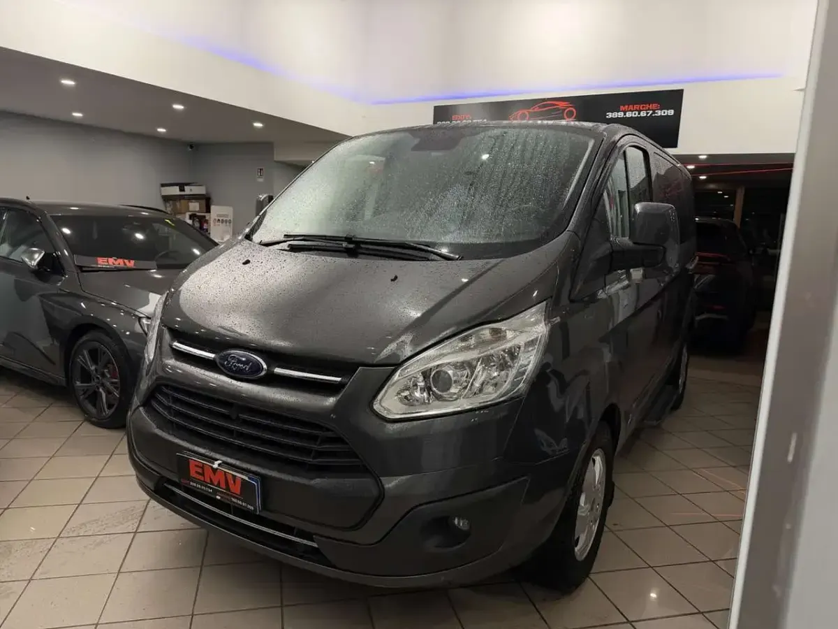 Usata Ford Tourneo Titanium 170 CV (125 kW) 2017 Grigio Furgone