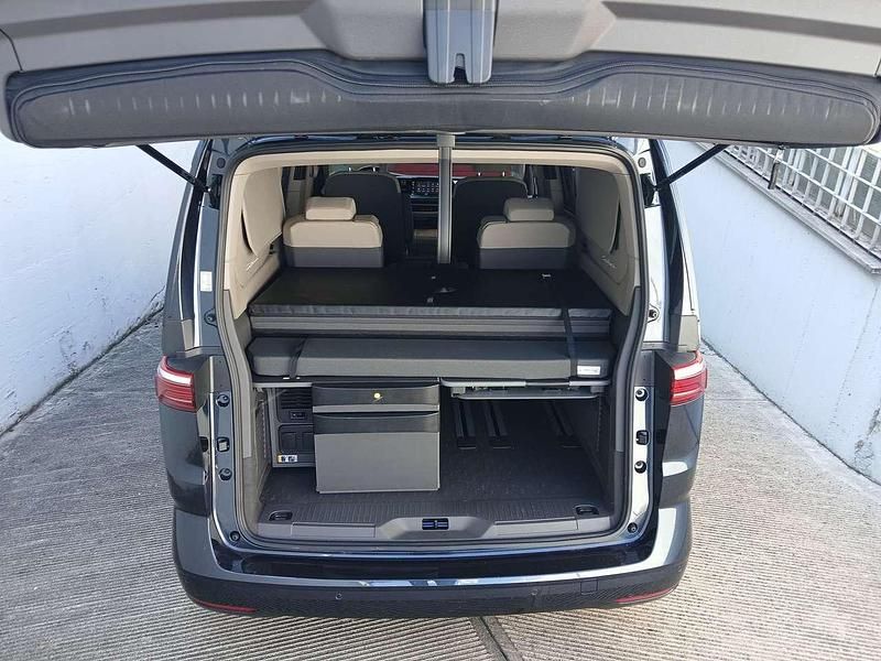 Usata VW California Beach 150 CV (110 kW) 2024 Starlight blue metallizzato Furgone